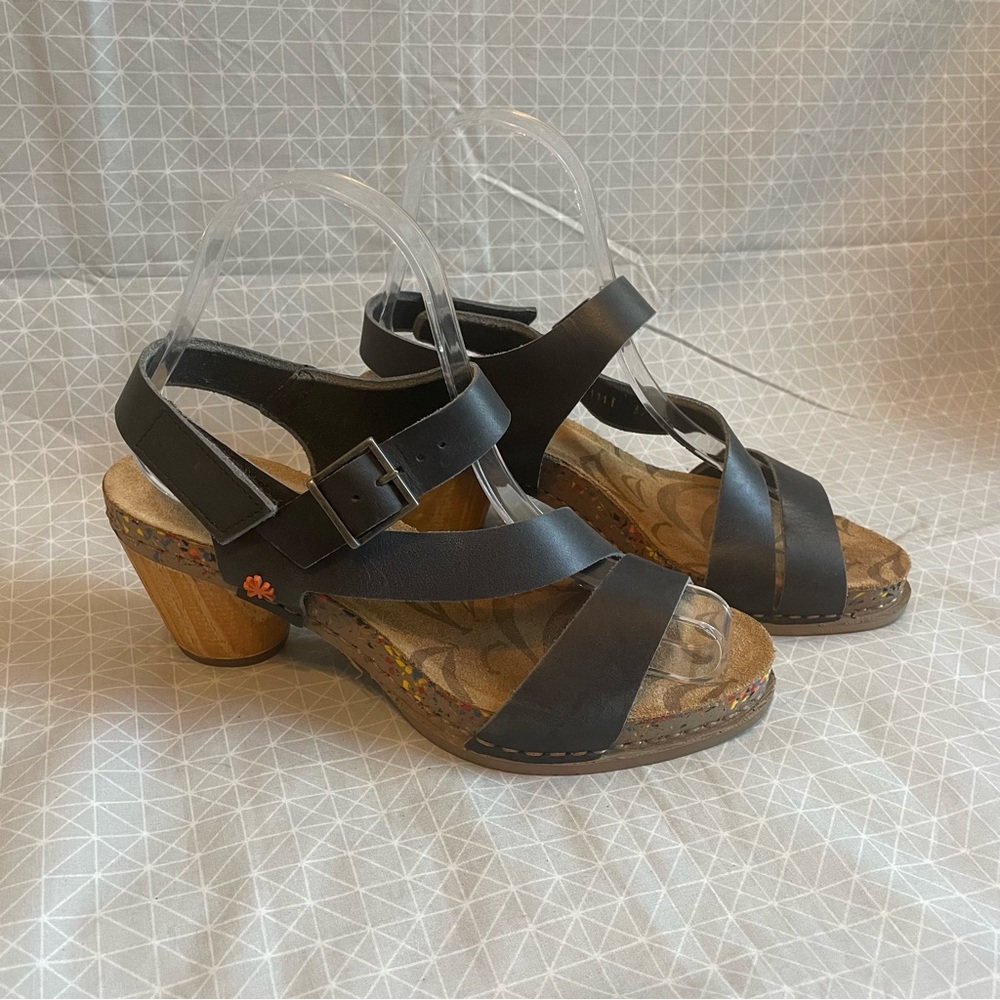 The Art Company Strappy Leather Heeled Sandals 37